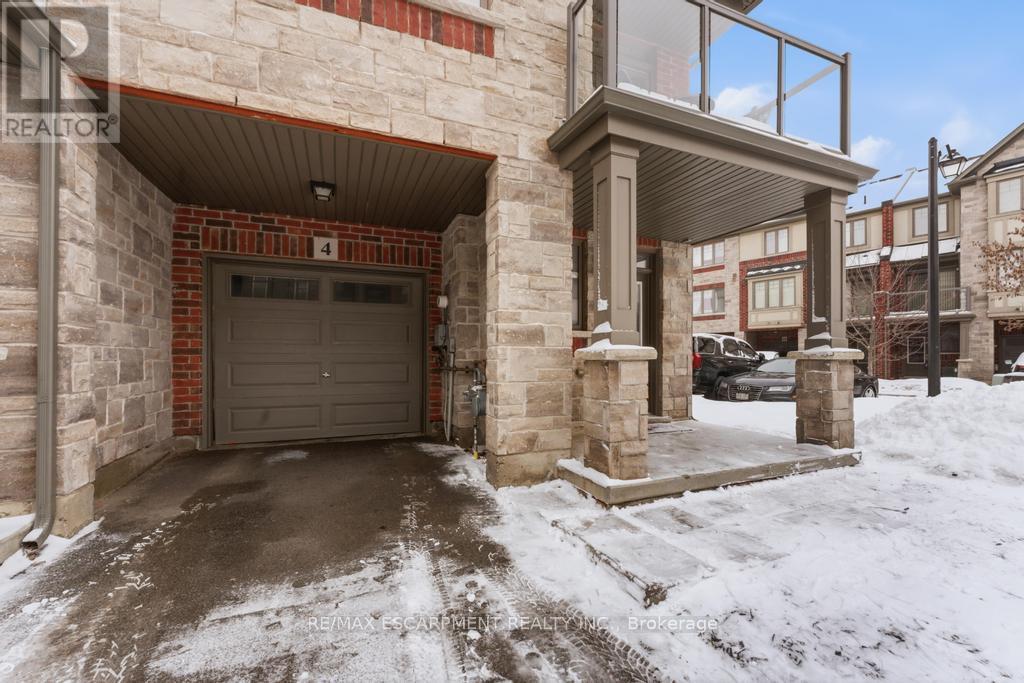 4 Andruss Lane, Hamilton, Ontario  L9G 0G7 - Photo 2 - X12834838