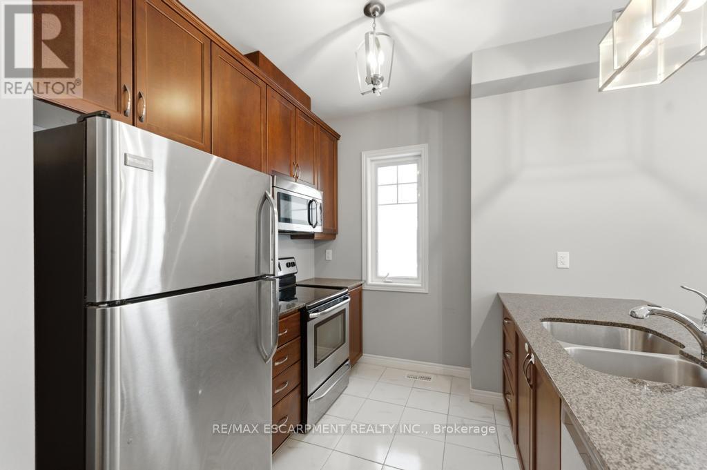 4 Andruss Lane, Hamilton, Ontario  L9G 0G7 - Photo 6 - X12834838