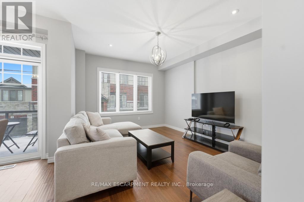 4 Andruss Lane, Hamilton, Ontario  L9G 0G7 - Photo 9 - X12834838