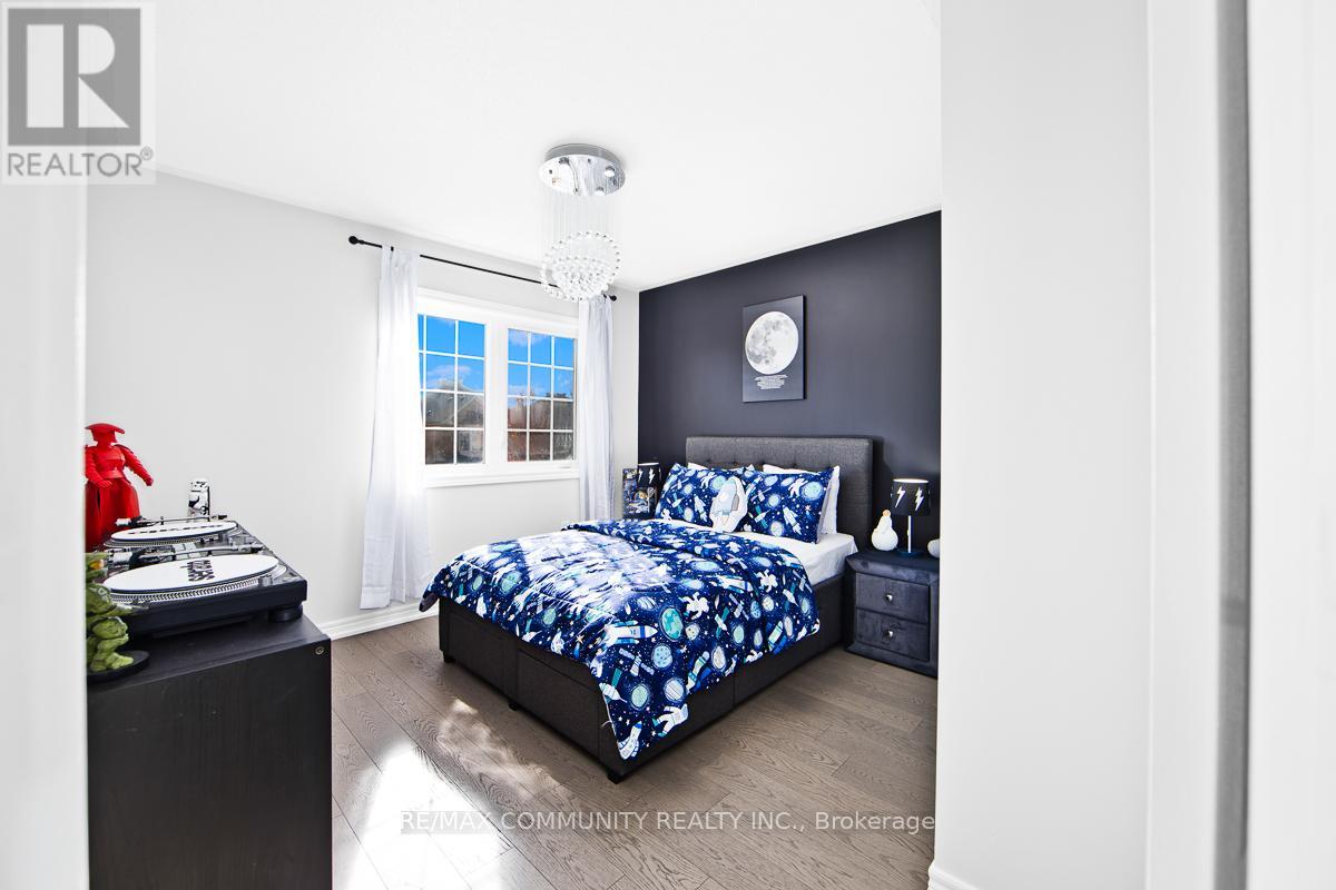 37 Mantle Avenue, Whitchurch-Stouffville, Ontario  L4A 0M7 - Photo 21 - N12825294