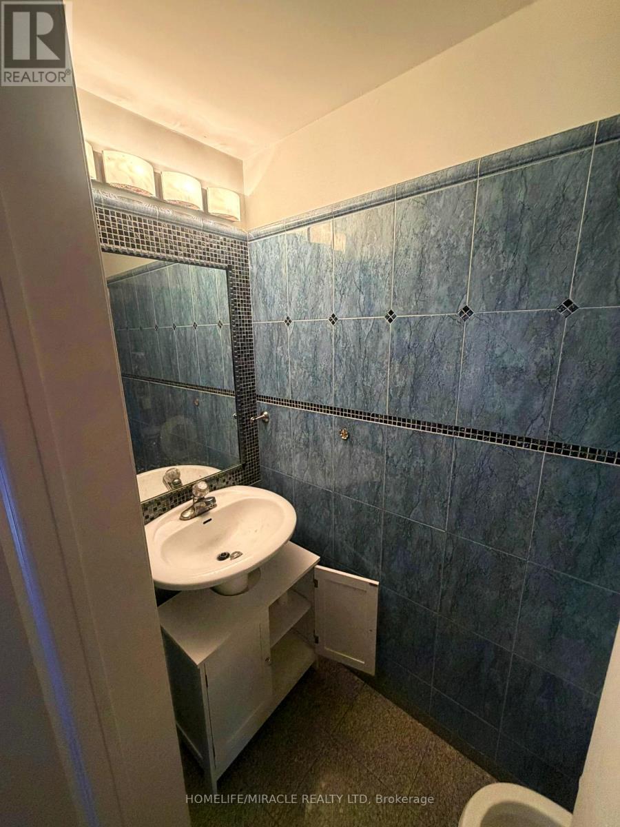 18 Vintage Gate, Brampton, Ontario  L6X 5C4 - Photo 5 - W12799722