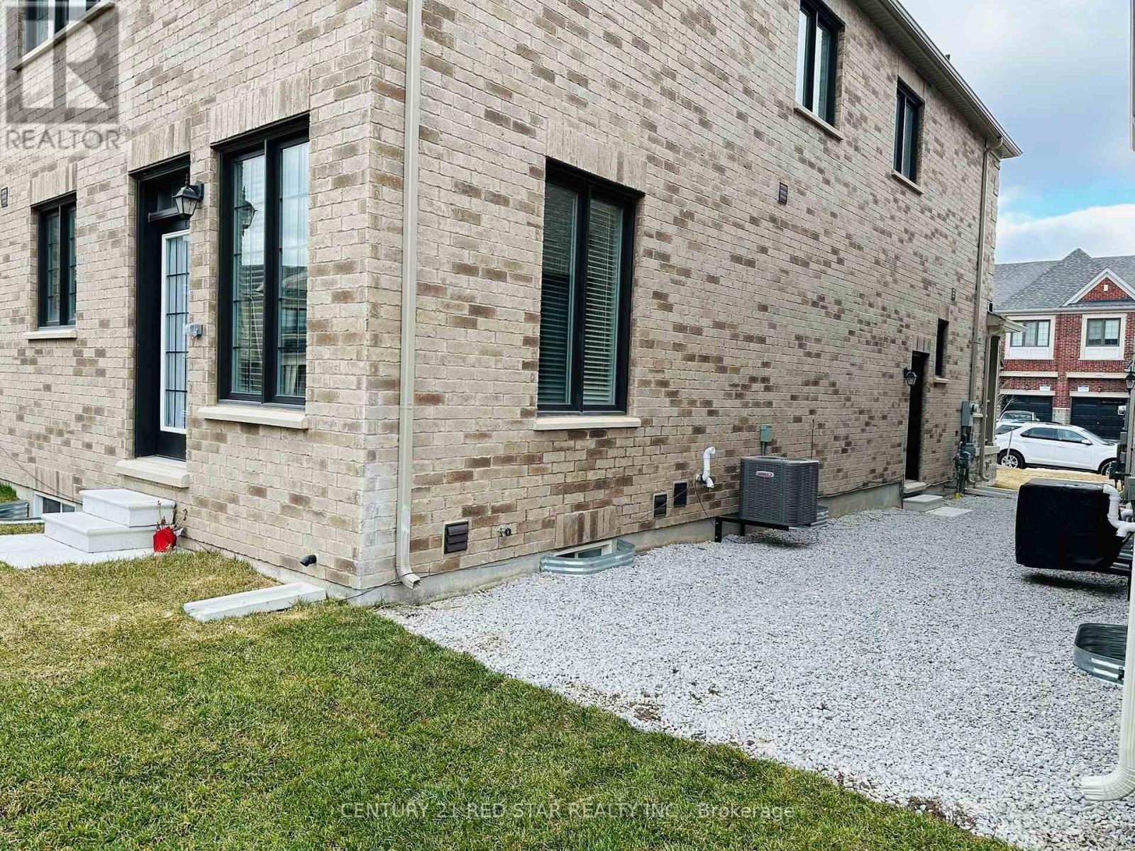 441 Bergamot Avenue, Milton, Ontario  L9E 1T9 - Photo 4 - W12834462