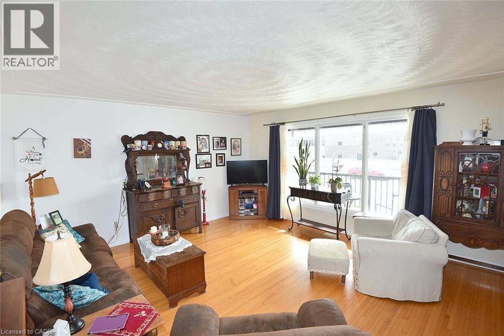 682 W Mohawk Road W, Hamilton, Ontario  L9C 1X8 - Photo 10 - 40808253