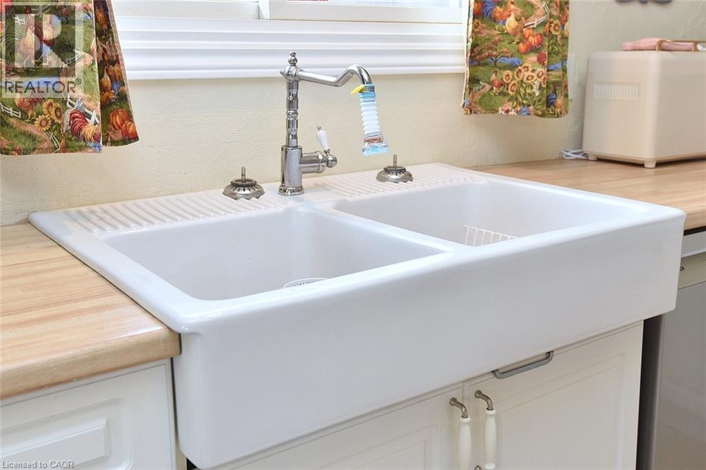 682 W Mohawk Road W, Hamilton, Ontario  L9C 1X8 - Photo 13 - 40808253