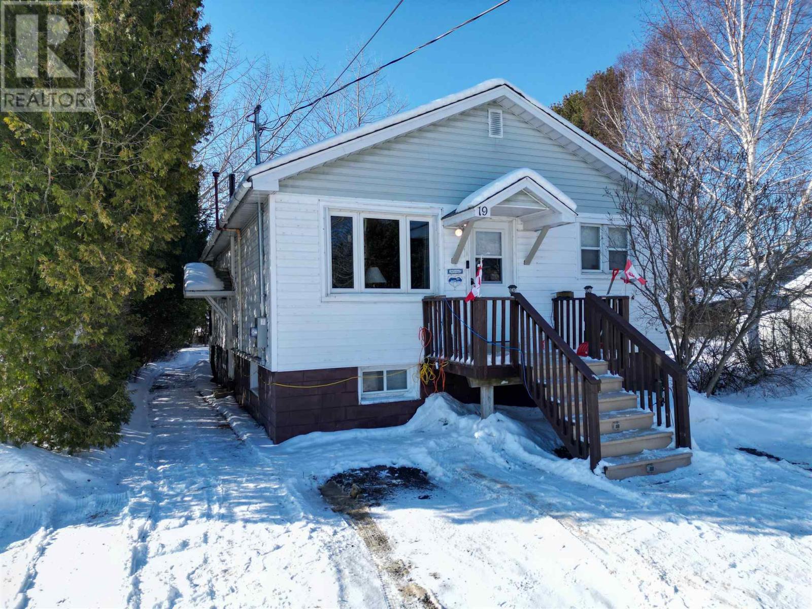 19 Lachore St, Blind River, Ontario  P0R 1B0 - Photo 2 - SM260252
