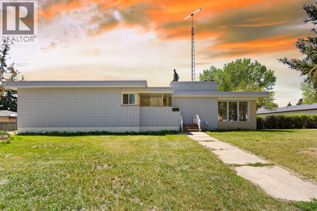 419 5th Street, Beiseker, Alberta  T0M 0G0 - Photo 1 - A2266993