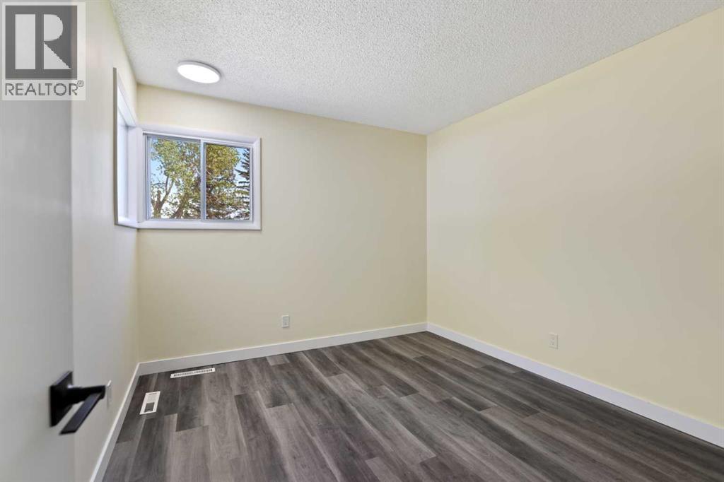 419 5th Street, Beiseker, Alberta  T0M 0G0 - Photo 14 - A2266993