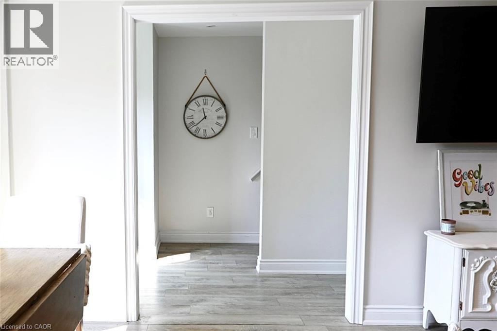 9 Duncairn Court, Hamilton, Ontario  L9C 6G2 - Photo 7 - 40808566