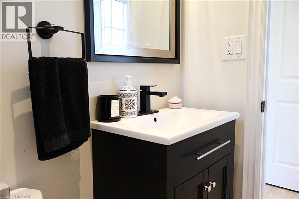 9 Duncairn Court, Hamilton, Ontario  L9C 6G2 - Photo 24 - 40808566