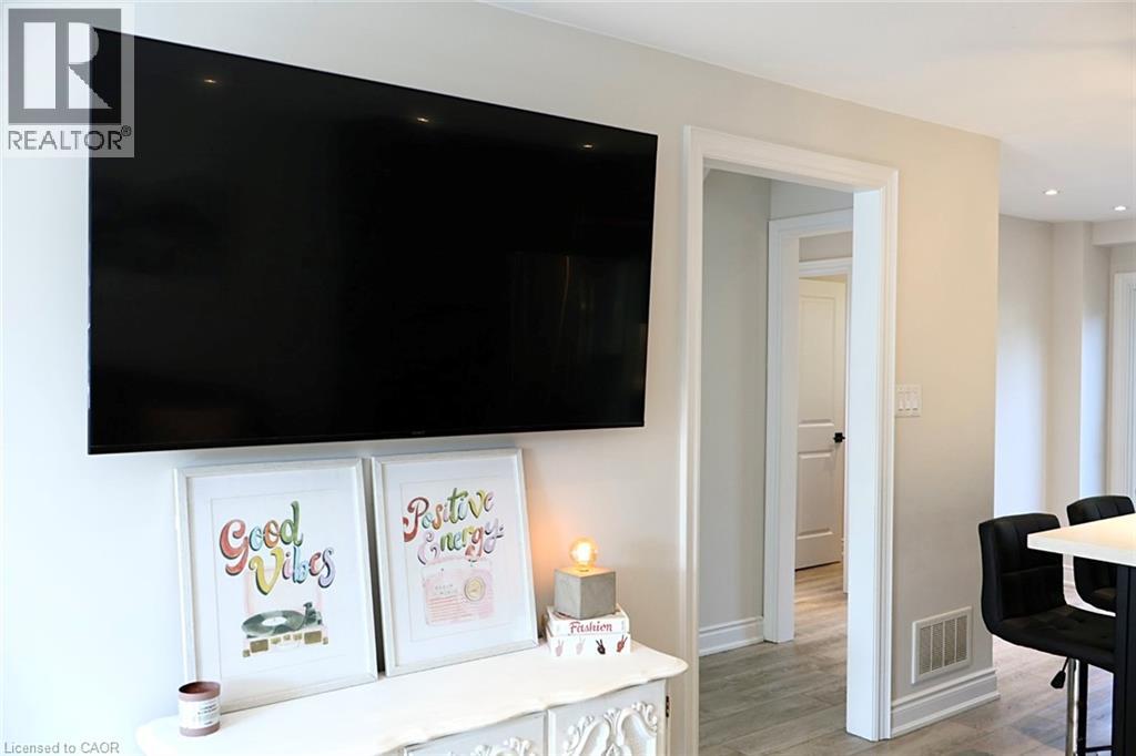 9 Duncairn Court, Hamilton, Ontario  L9C 6G2 - Photo 8 - 40808566