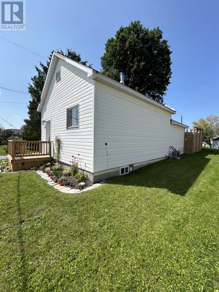 24 Queen St, Sioux Lookout, Ontario  P8T 1E8 - Photo 14 - TB2600328