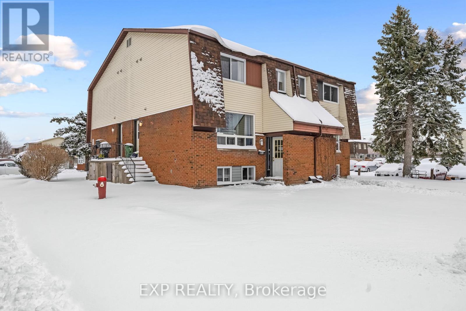 52 - 44a Woodvale Green, Ottawa, Ontario  K2G 4H4 - Photo 2 - X12834994