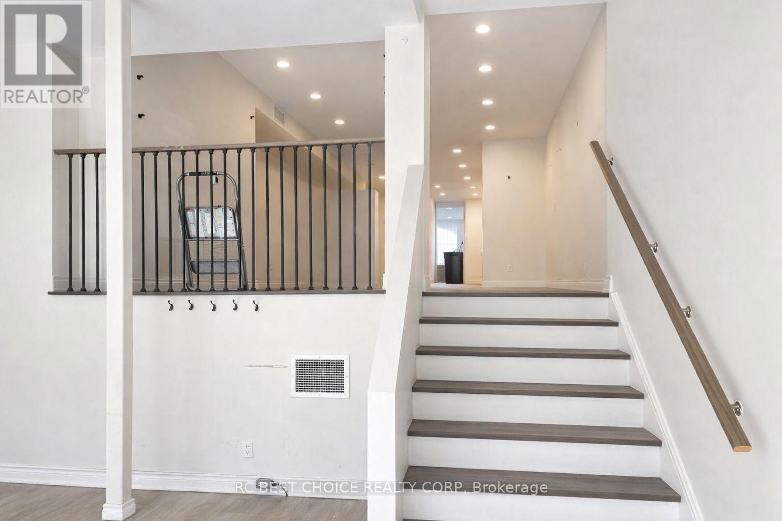 706 Bloor Street W, Toronto, Ontario  M6G 1L5 - Photo 4 - C12771954