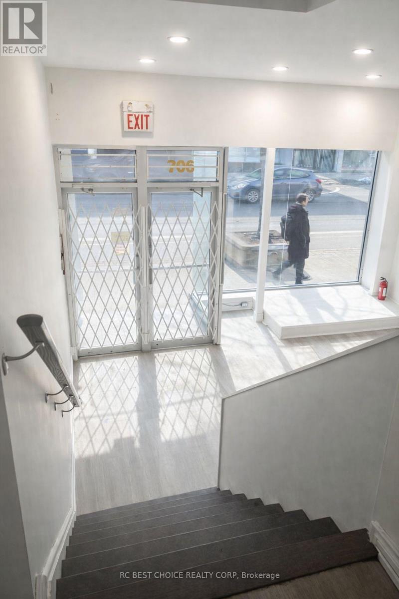 706 Bloor Street W, Toronto, Ontario  M6G 1L5 - Photo 3 - C12771954