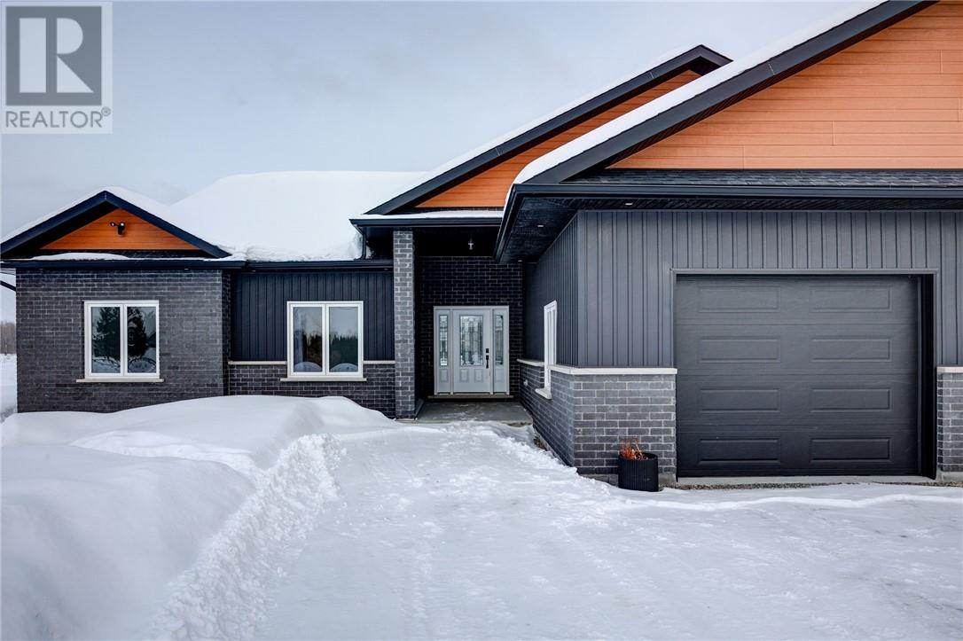 205 Montee Genereux, Chelmsford, Ontario  P0M 1L0 - Photo 3 - 2126615