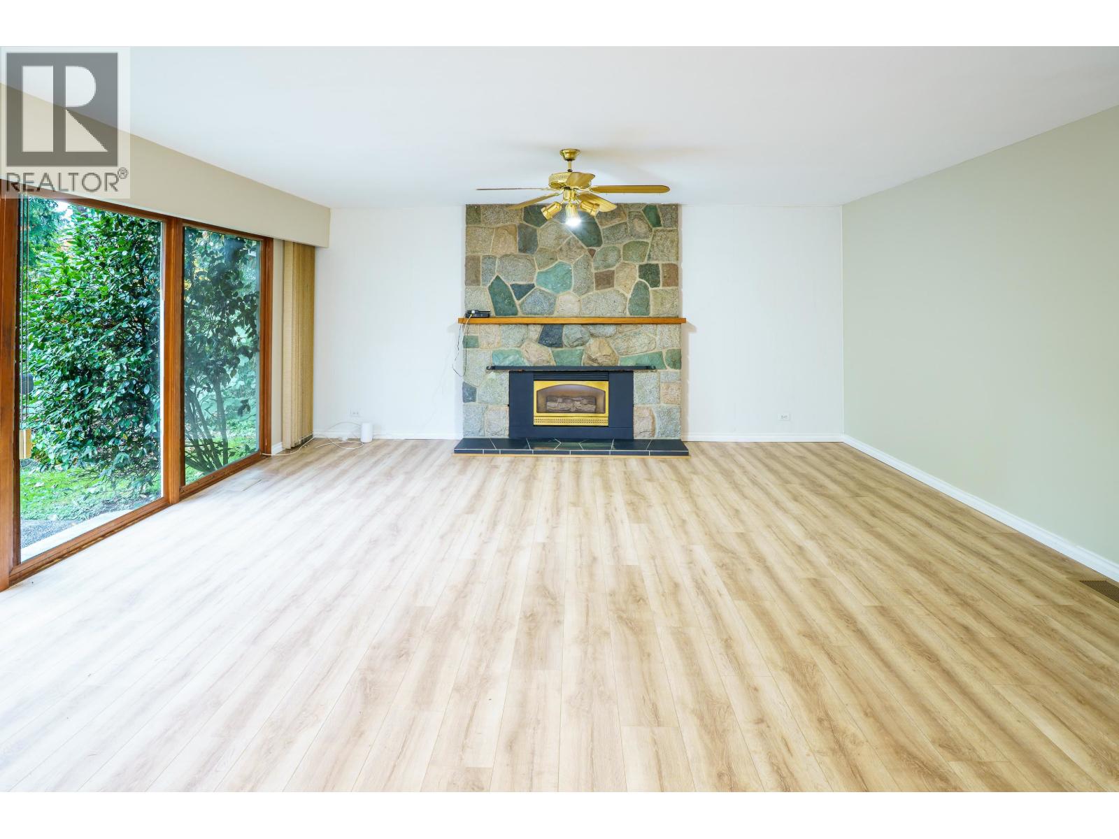 21254 117 Avenue, Maple Ridge, British Columbia  V2X 2H4 - Photo 4 - R3094657