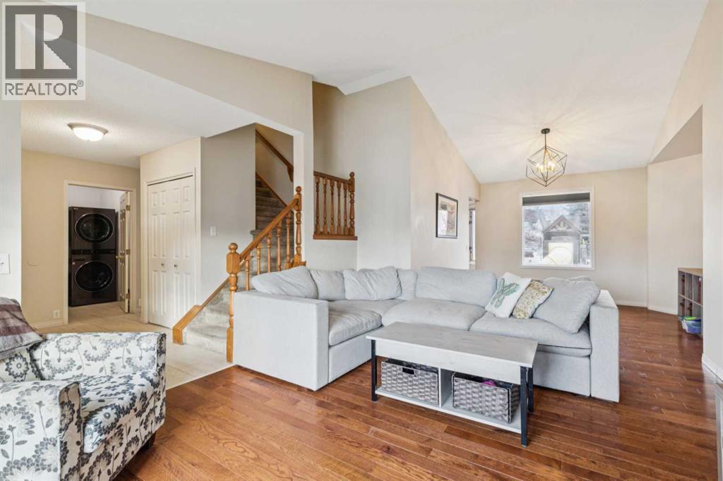 124 Woodmark Crescent Sw, Calgary, Alberta  T2W 4Z2 - Photo 9 - A2281355