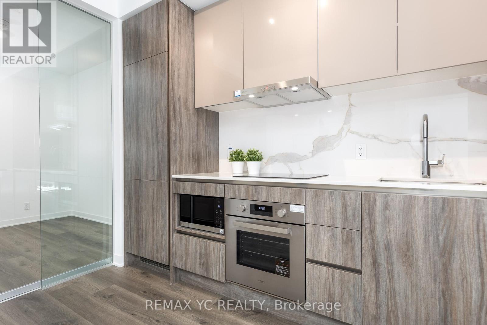 1007 - 180 Front Street E, Toronto, Ontario  M5A 0K9 - Photo 3 - C12835008