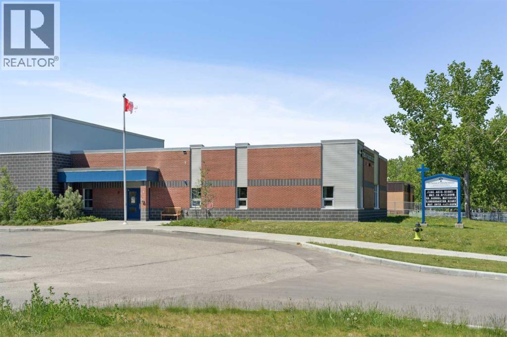 70 Midridge Gardens Se, Calgary, Alberta  T2X 1C3 - Photo 24 - A2282145