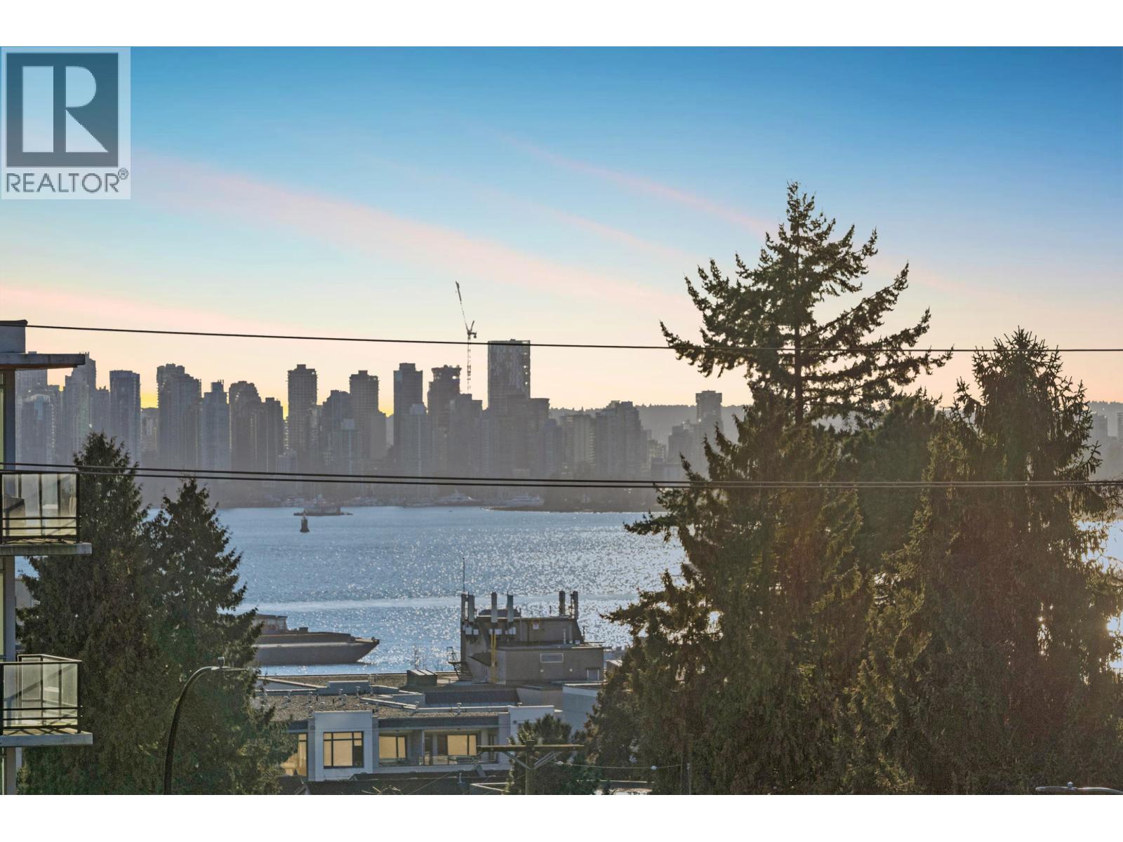 305 175 W 4th Street, North Vancouver, British Columbia  V7M 1H6 - Photo 2 - R3093853