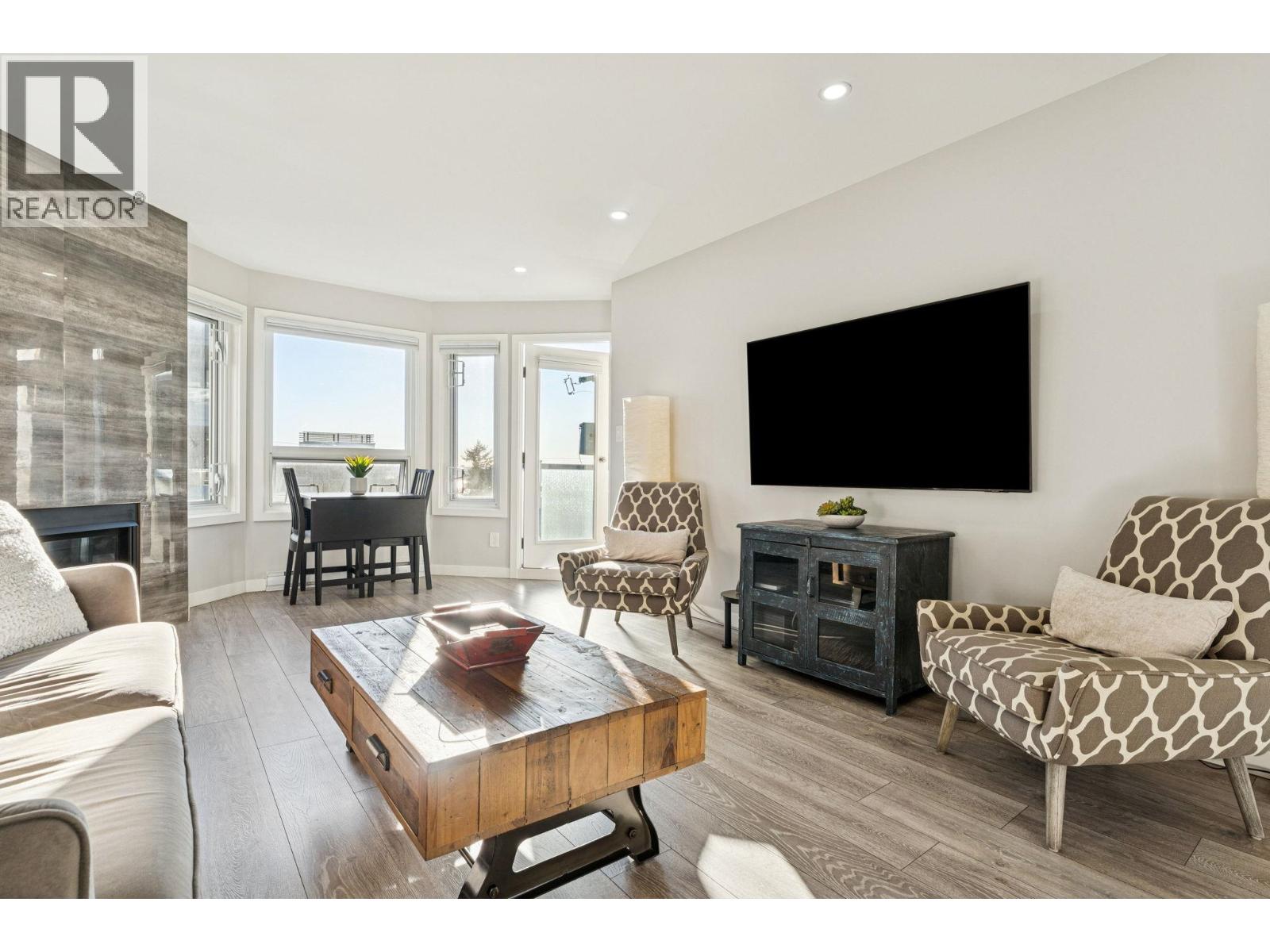 305 175 W 4th Street, North Vancouver, British Columbia  V7M 1H6 - Photo 4 - R3093853