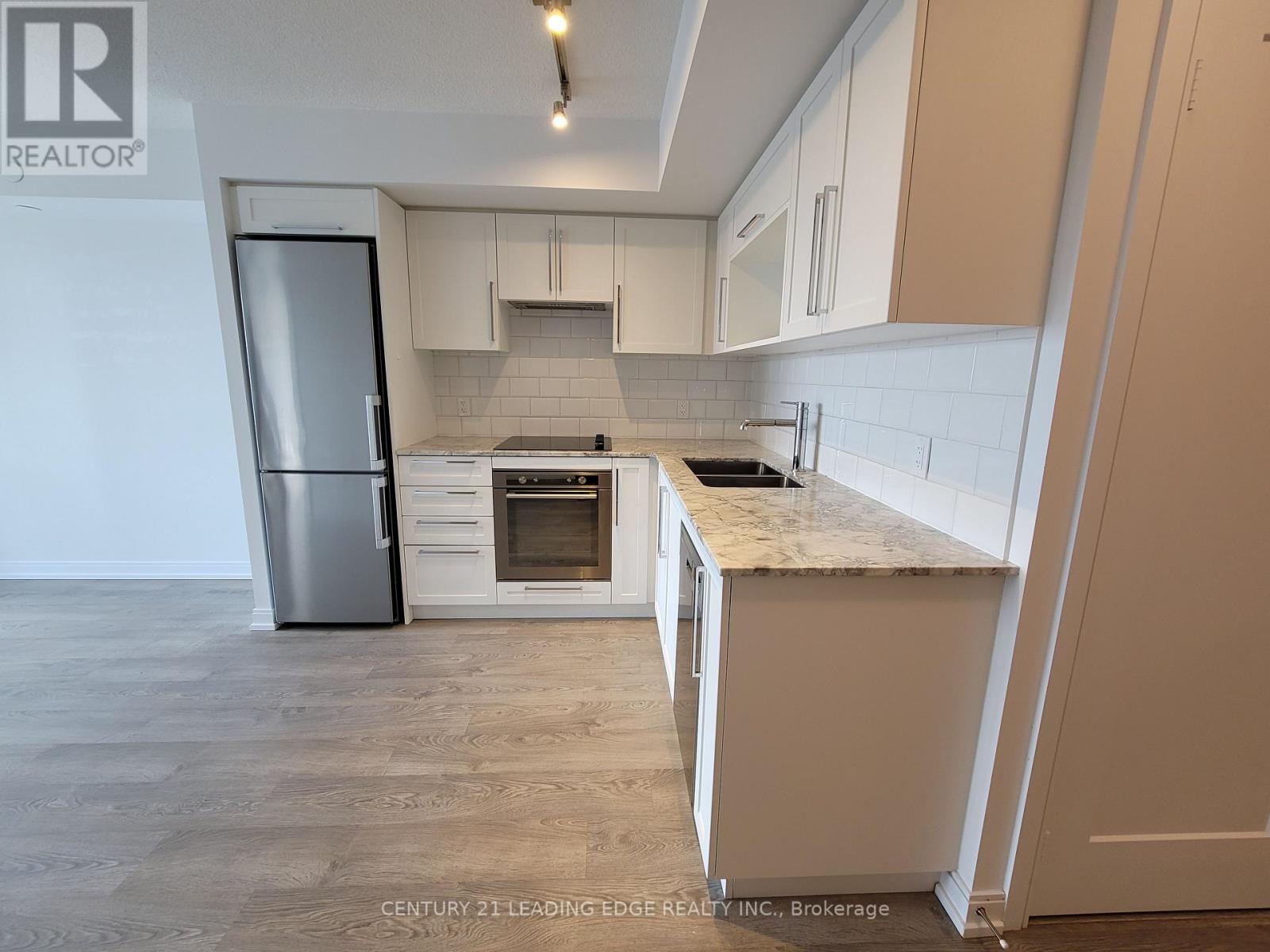 1525 - 275 Village Green Square, Toronto (Agincourt South-Malvern West), Ontario  M1S 0L8 - Photo 3 - E12834928