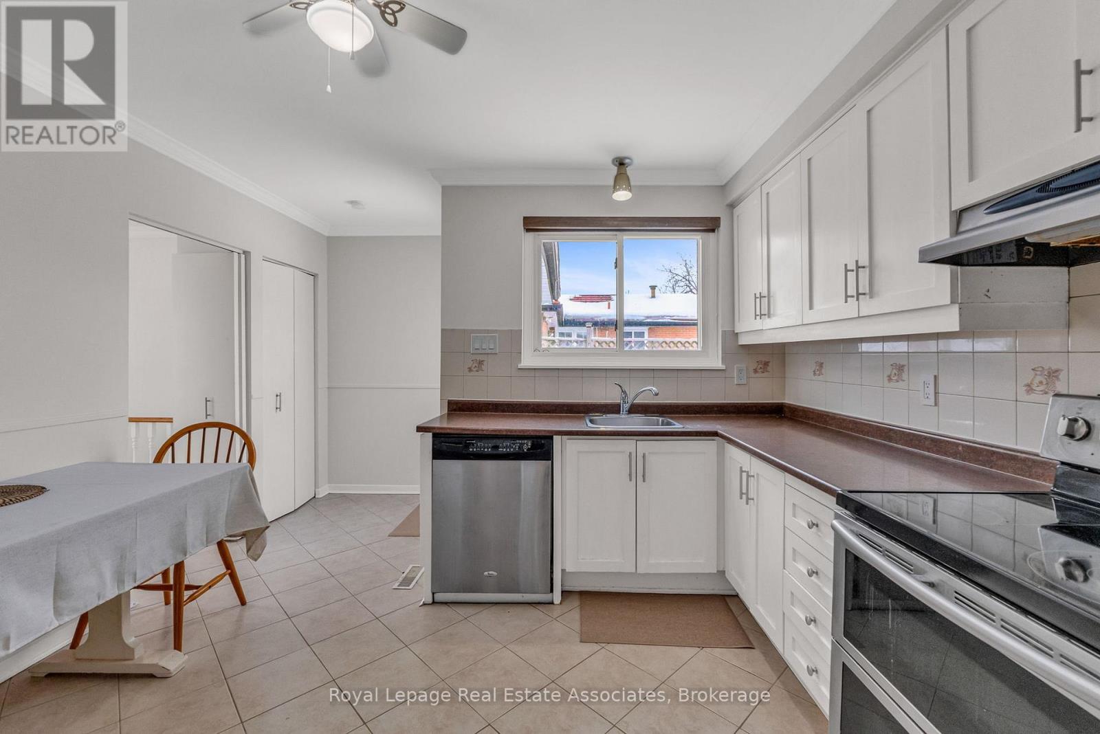 56 Brookland Drive, Brampton, Ontario  L6T 2M5 - Photo 10 - W12814884