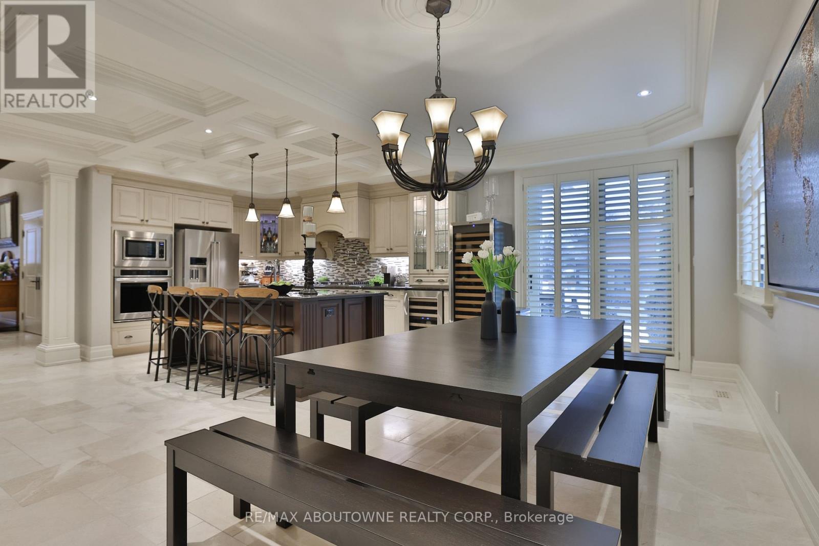 390 Seaton Drive, Oakville, Ontario  L6L 3Y2 - Photo 11 - W12834934