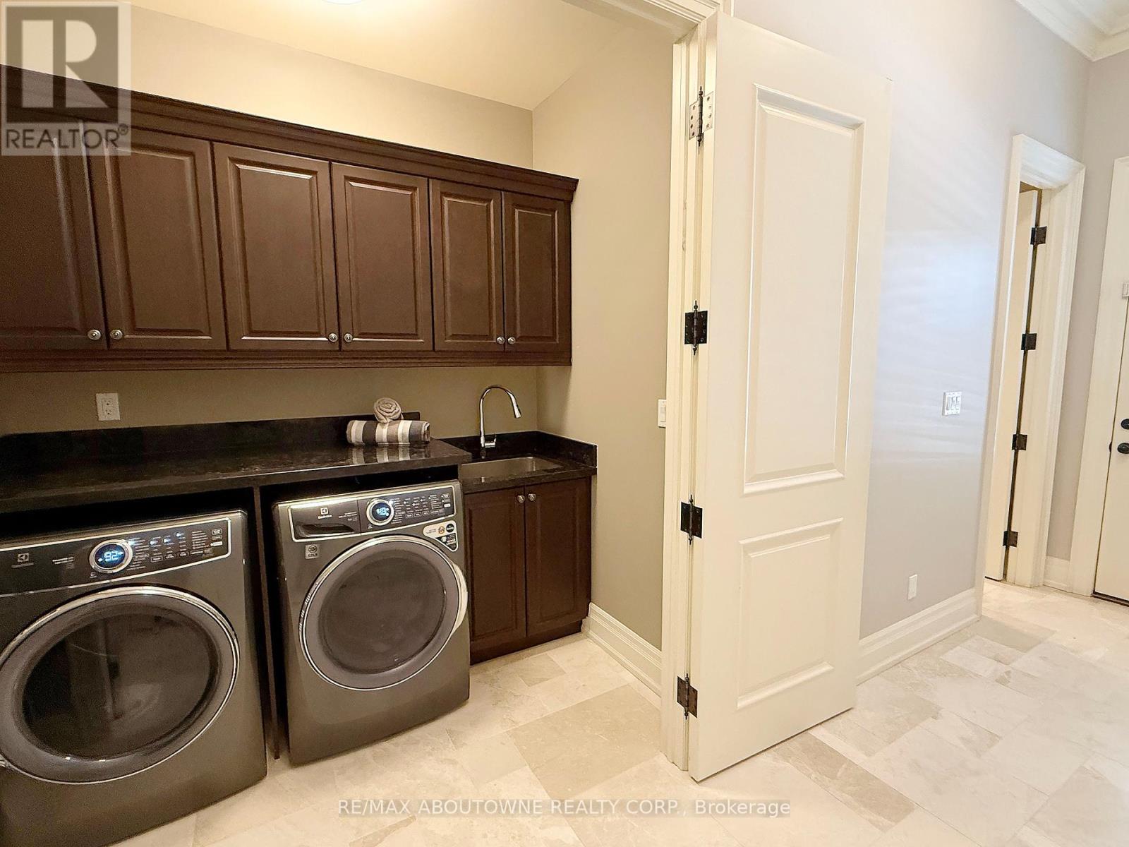 390 Seaton Drive, Oakville, Ontario  L6L 3Y2 - Photo 22 - W12834934