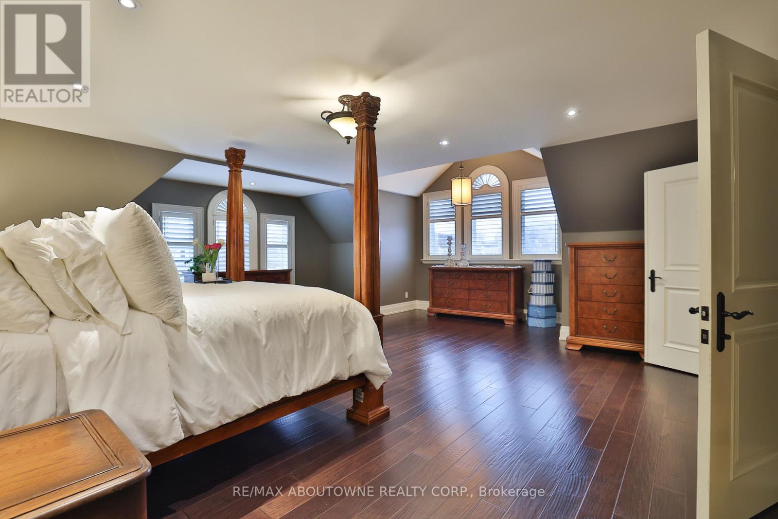 390 Seaton Drive, Oakville, Ontario  L6L 3Y2 - Photo 26 - W12834934