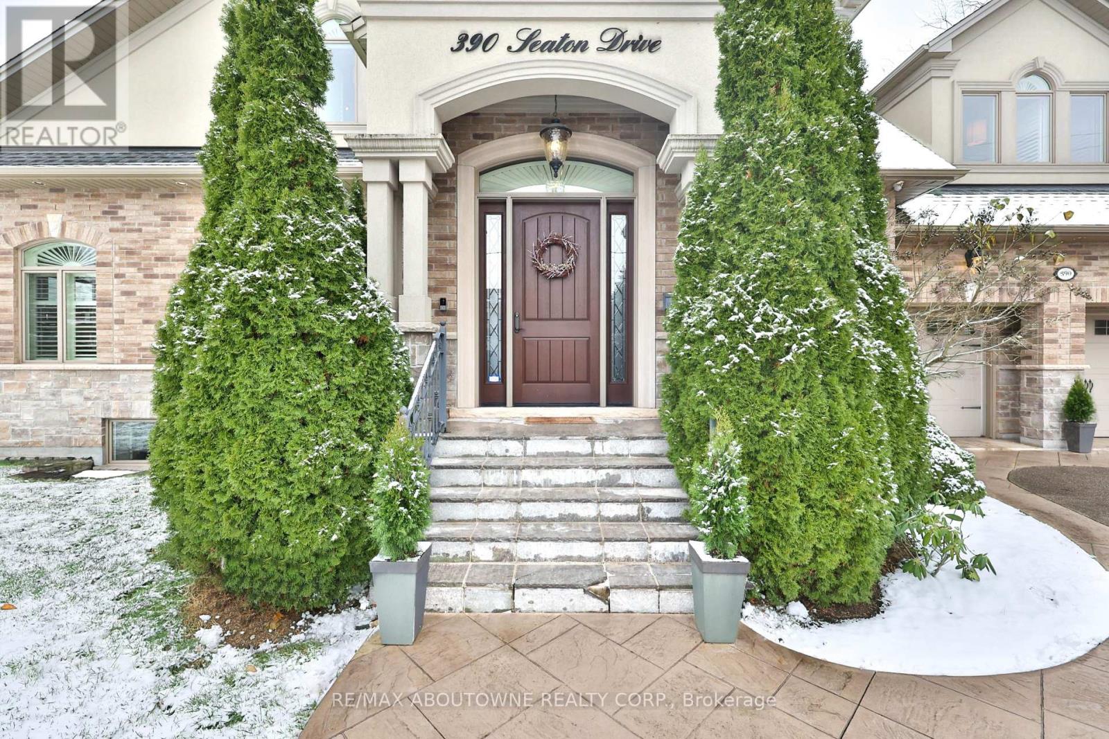 390 Seaton Drive, Oakville, Ontario  L6L 3Y2 - Photo 3 - W12834934