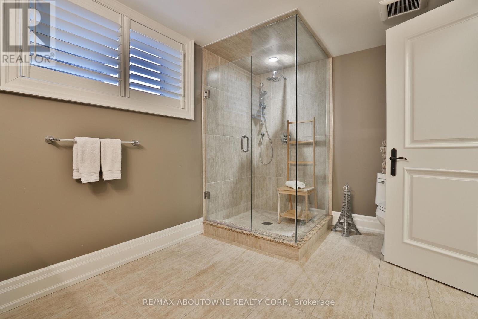 390 Seaton Drive, Oakville, Ontario  L6L 3Y2 - Photo 39 - W12834934