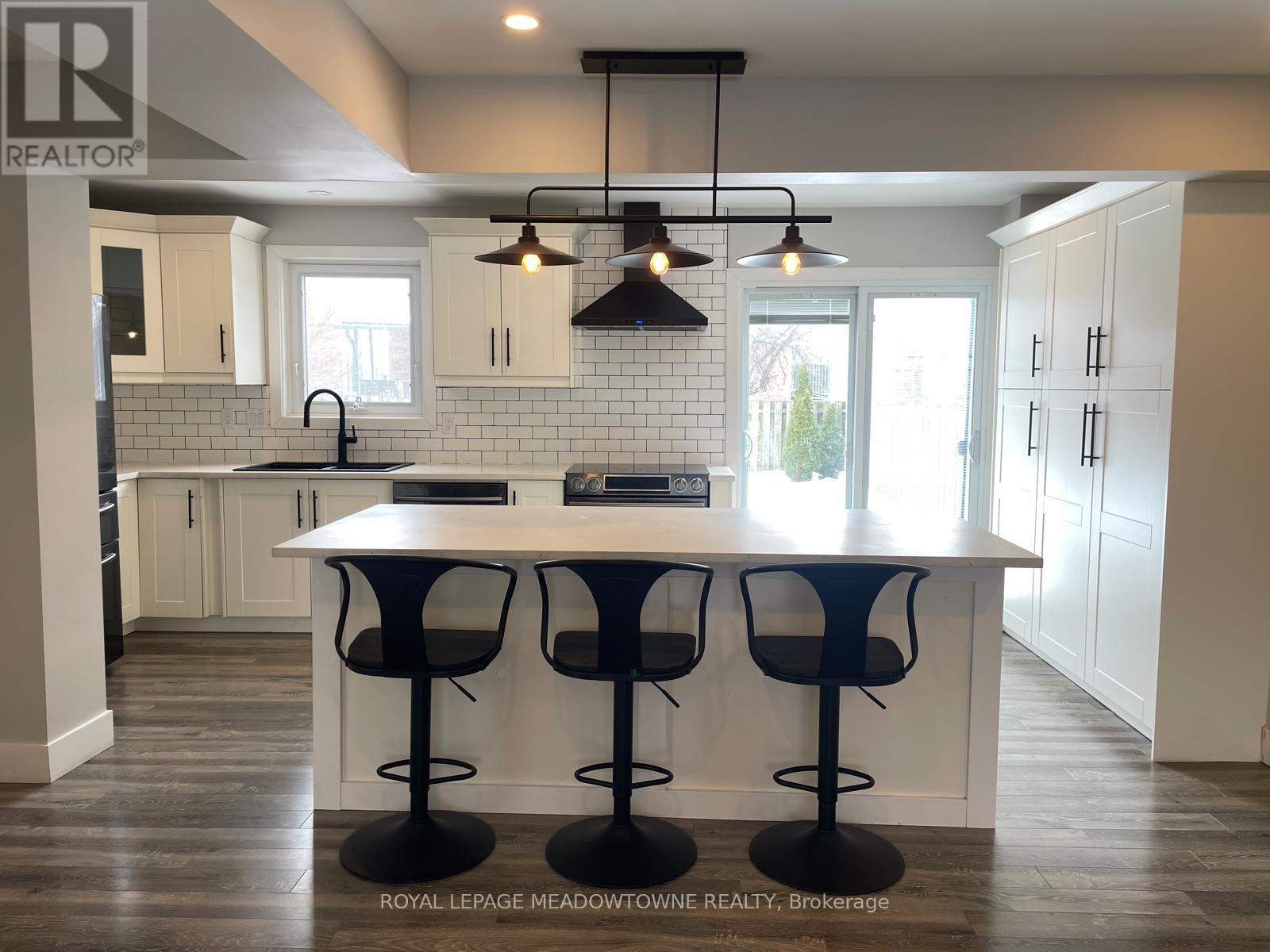 742 Coulson Avenue, Milton, Ontario  L9T 4J4 - Photo 2 - W12834990