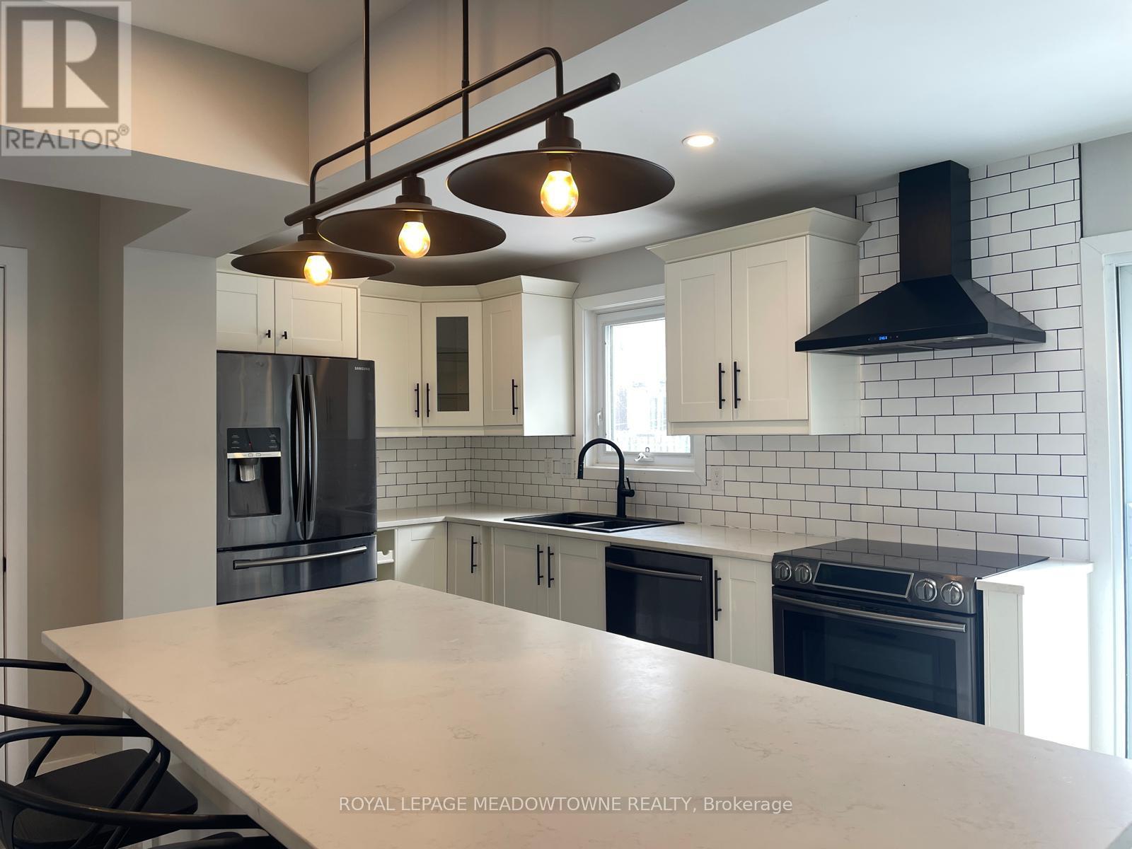 742 Coulson Avenue, Milton, Ontario  L9T 4J4 - Photo 3 - W12834990