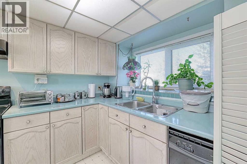 317 Sandringham Road Nw, Calgary, Alberta  T3K 3Z1 - Photo 13 - A2285975