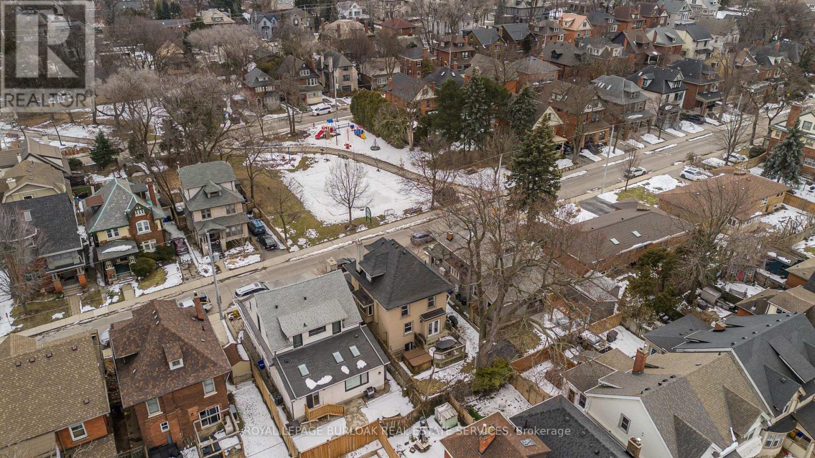 8 Mapleside Avenue, Hamilton, Ontario  L8P 3Y5 - Photo 3 - X12834968