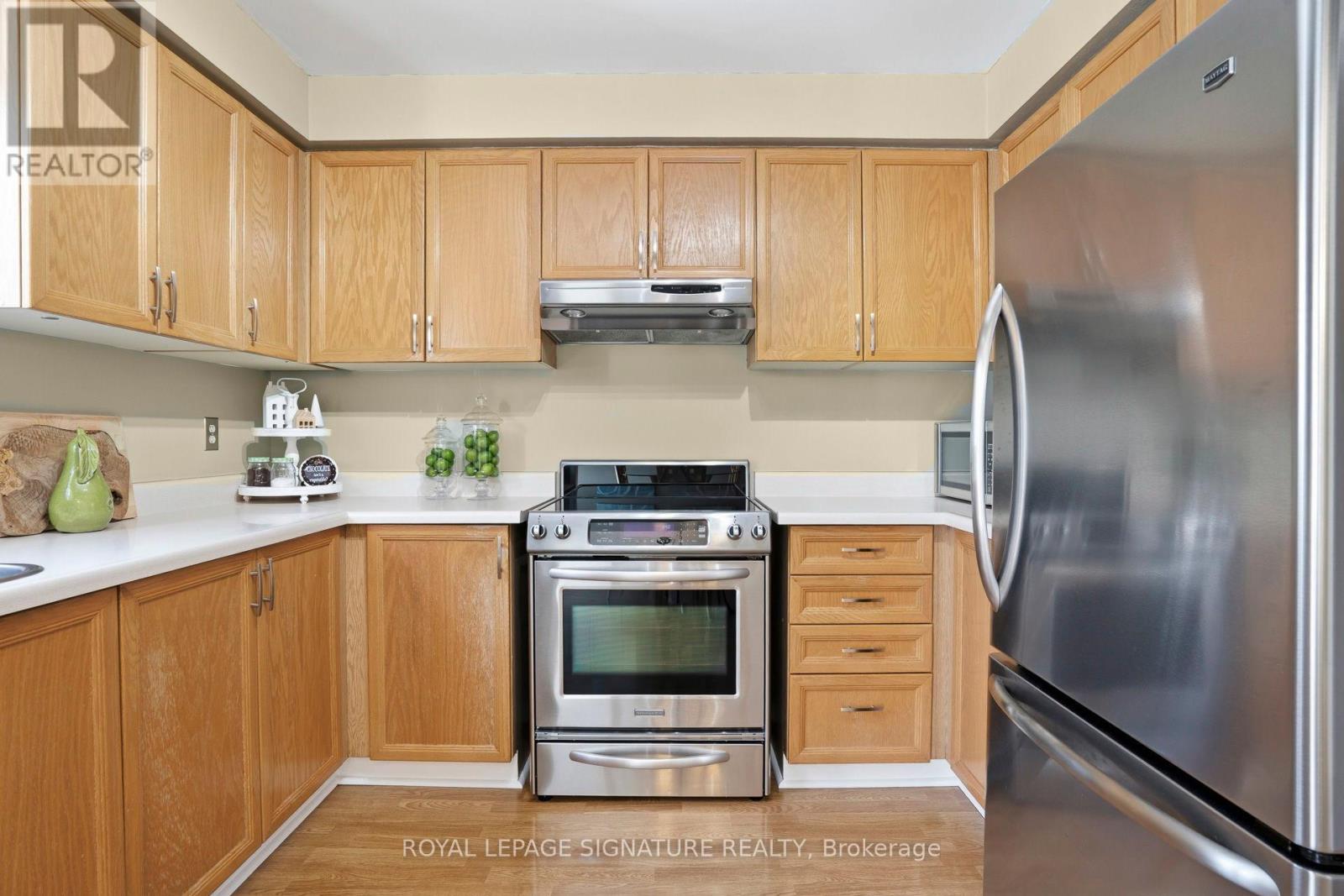 18 Webster Way, Halton Hills, Ontario  L7G 5J7 - Photo 12 - W12833964