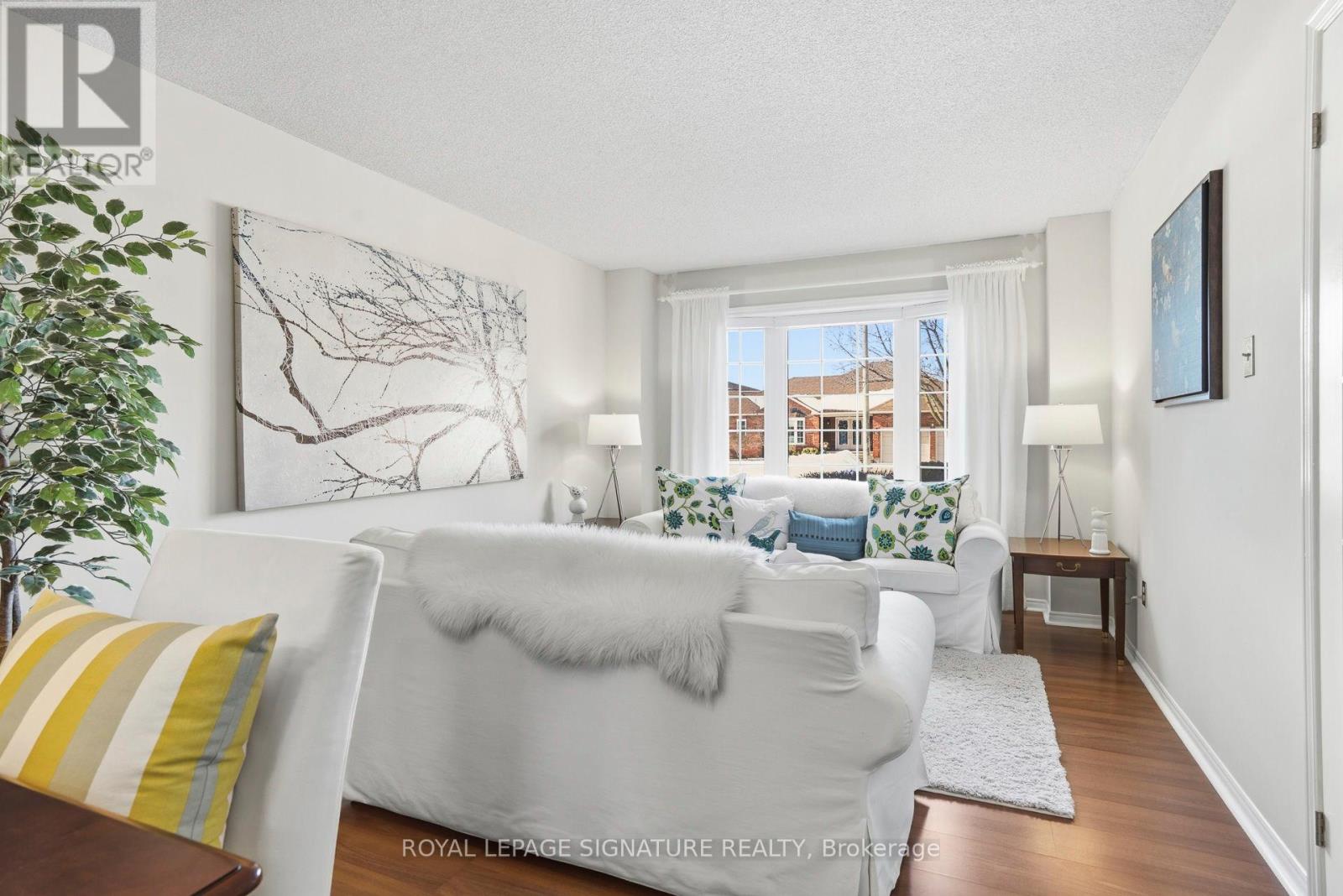 18 Webster Way, Halton Hills, Ontario  L7G 5J7 - Photo 6 - W12833964