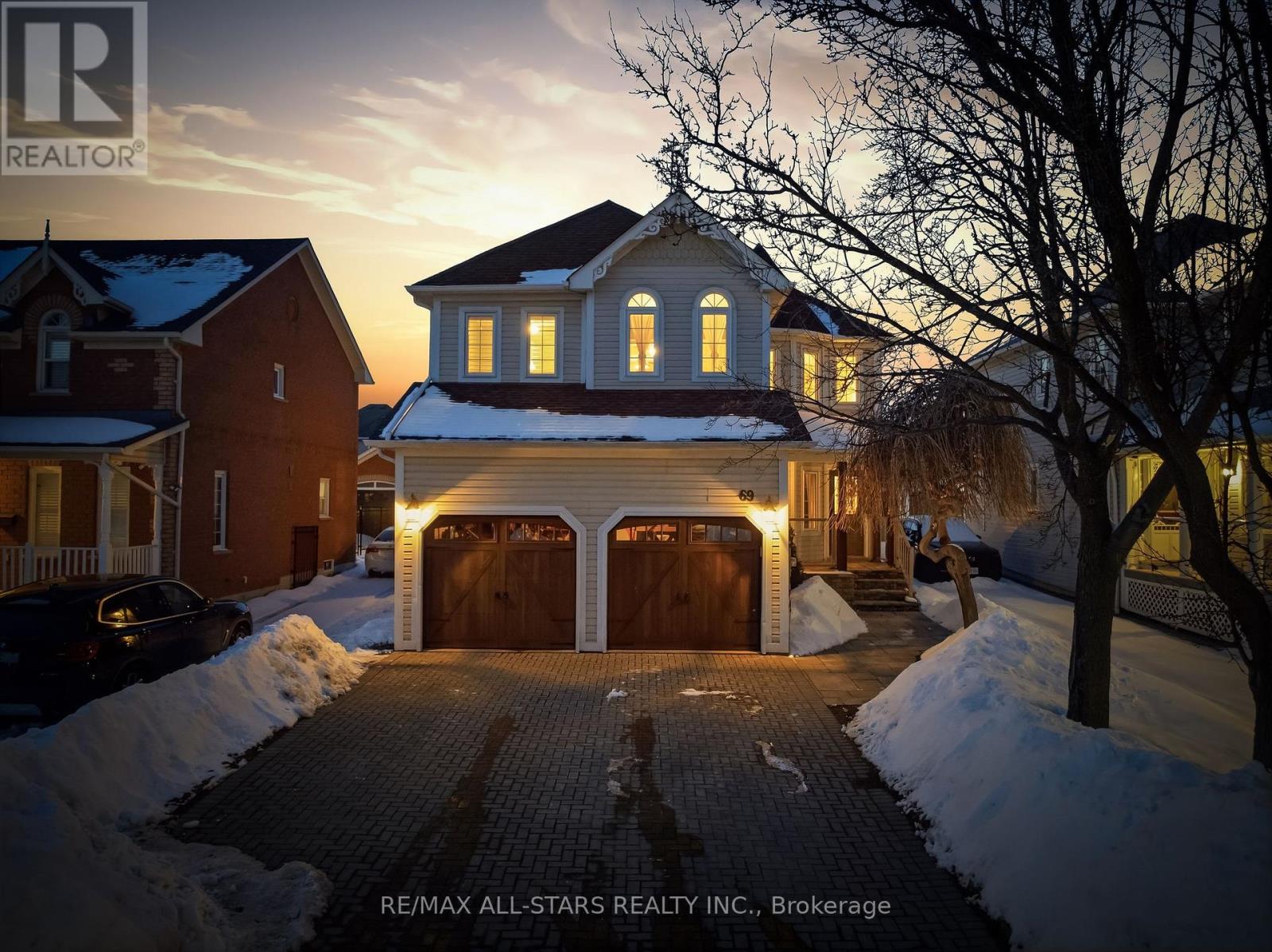 69 MATTHEWSON PLACE, Whitby, Ontario