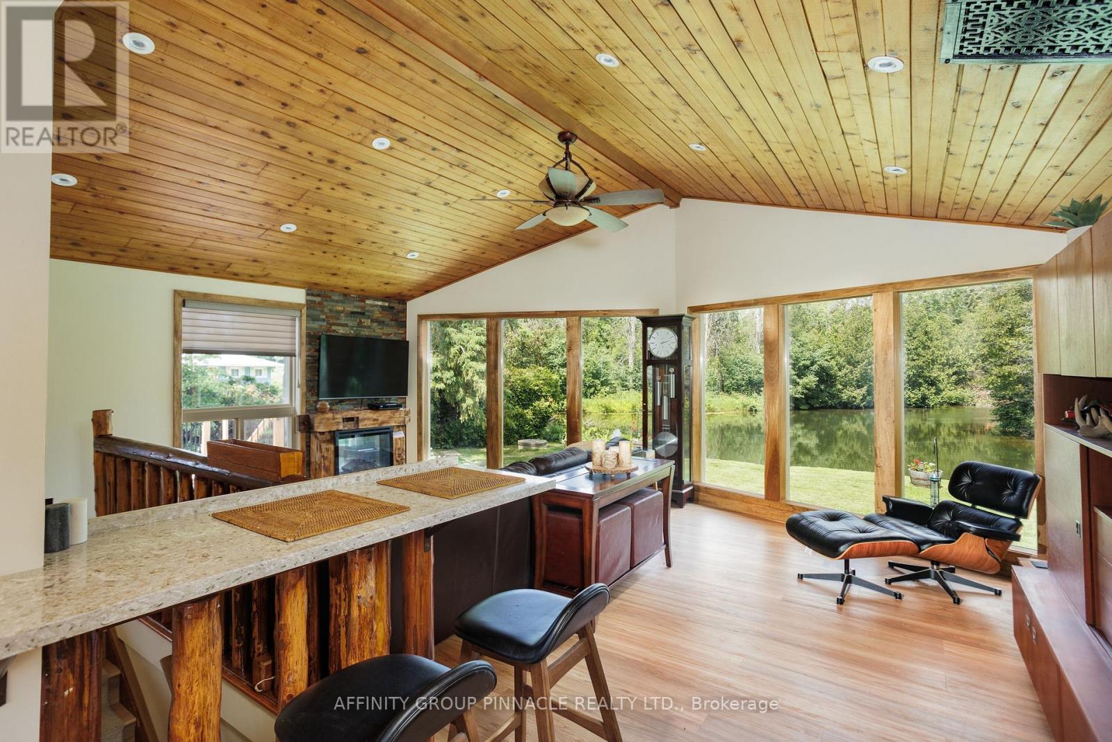 1385 Furniss Drive, Ramara (Brechin), Ontario  L0K 1B0 - Photo 16 - S12835290