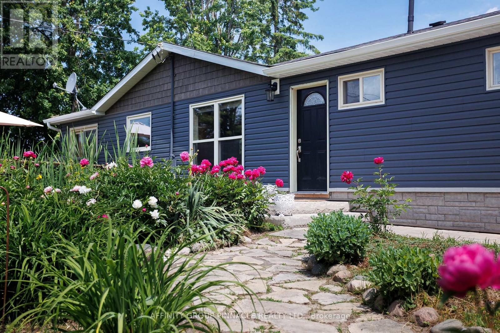 1385 Furniss Drive, Ramara (Brechin), Ontario  L0K 1B0 - Photo 3 - S12835290