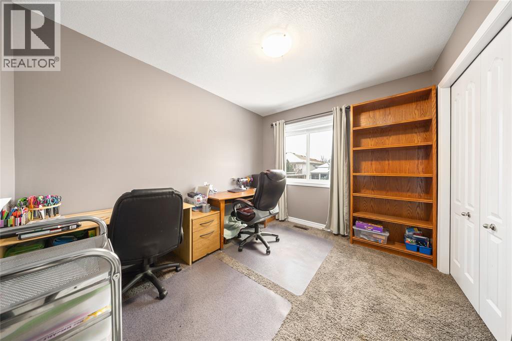 4015 Rosemount Drive, Petrolia, Ontario  N0N 1R0 - Photo 17 - 25031183