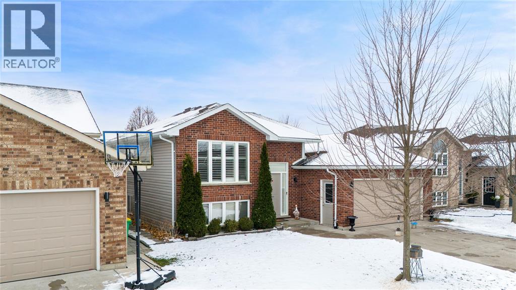 4015 Rosemount Drive, Petrolia, Ontario  N0N 1R0 - Photo 2 - 25031183