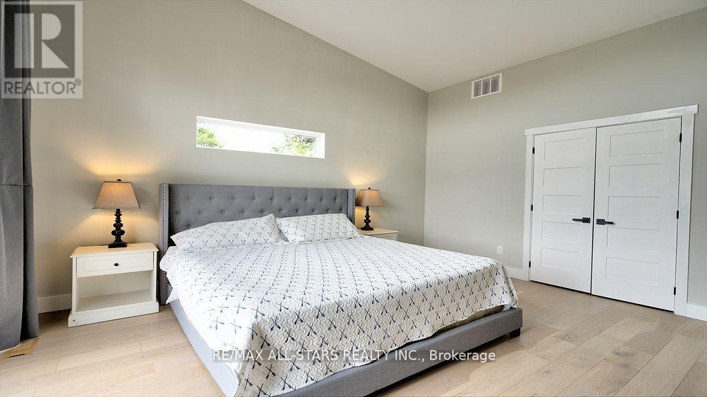 87 Riverside Drive, Kawartha Lakes, Ontario  K0M 1A0 - Photo 25 - X12835078