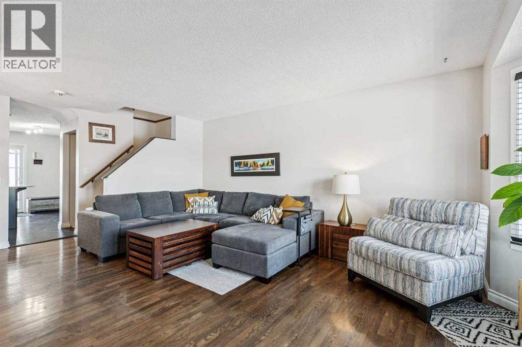 22 Hunterhorn Crescent Ne, Calgary, Alberta  T2K 6J4 - Photo 3 - A2289065