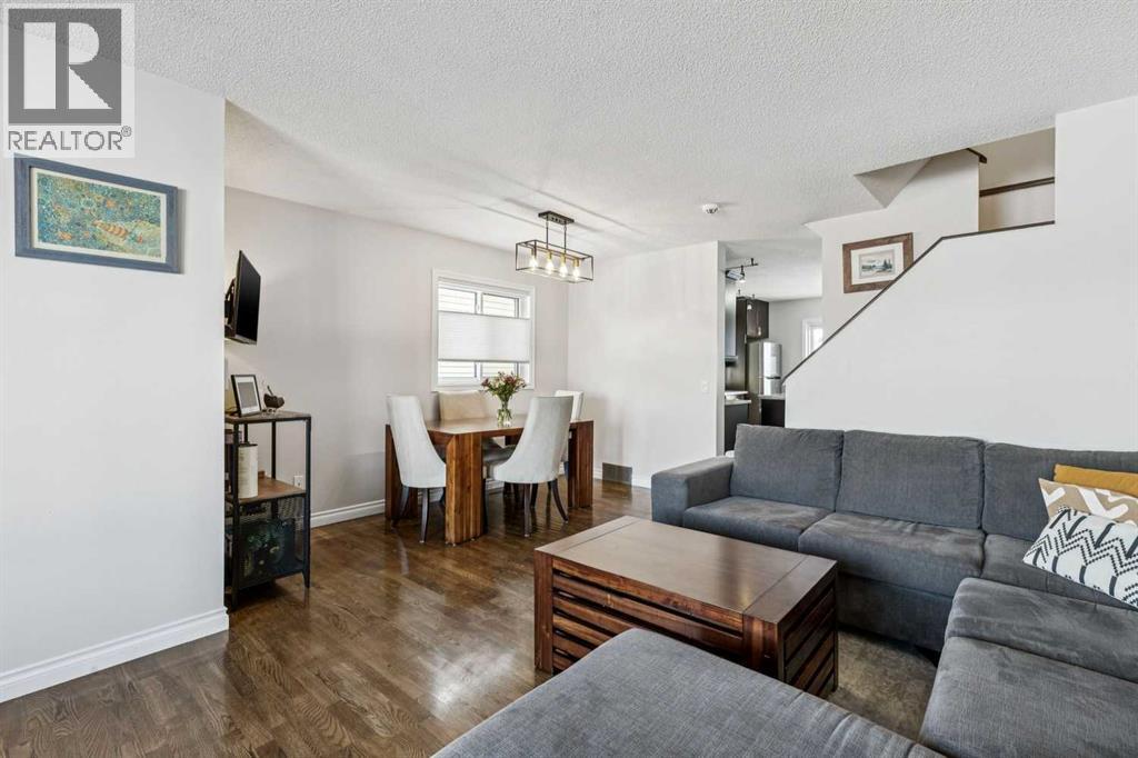 22 Hunterhorn Crescent Ne, Calgary, Alberta  T2K 6J4 - Photo 5 - A2289065