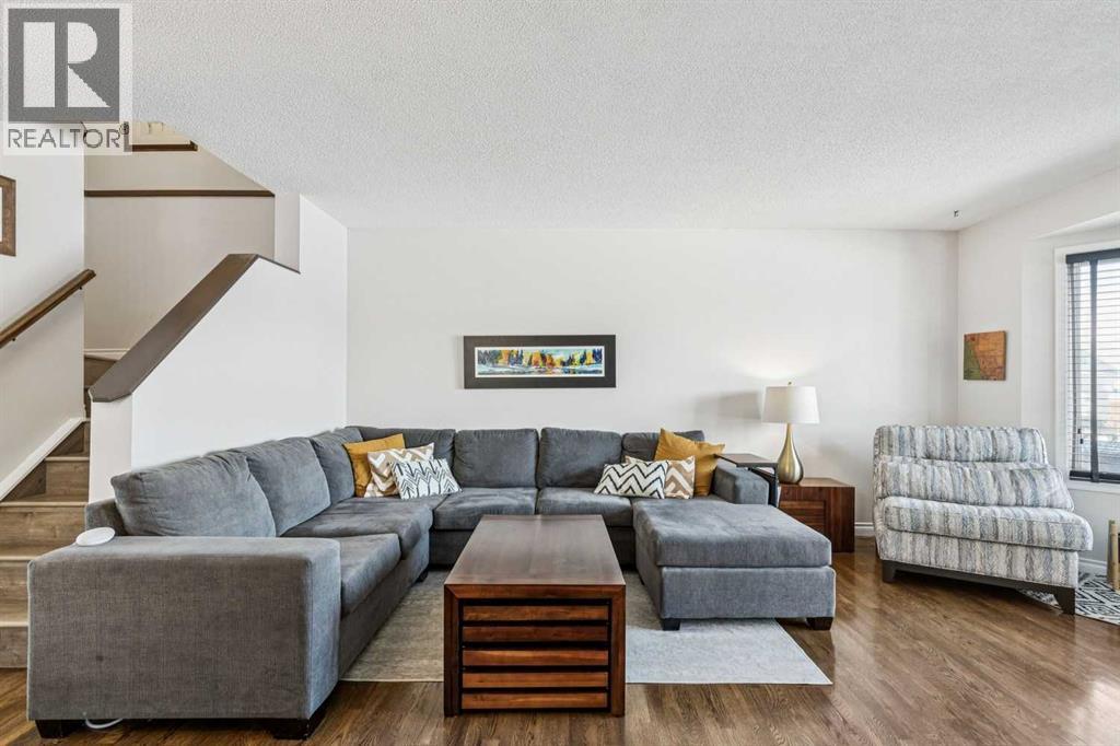 22 Hunterhorn Crescent Ne, Calgary, Alberta  T2K 6J4 - Photo 6 - A2289065