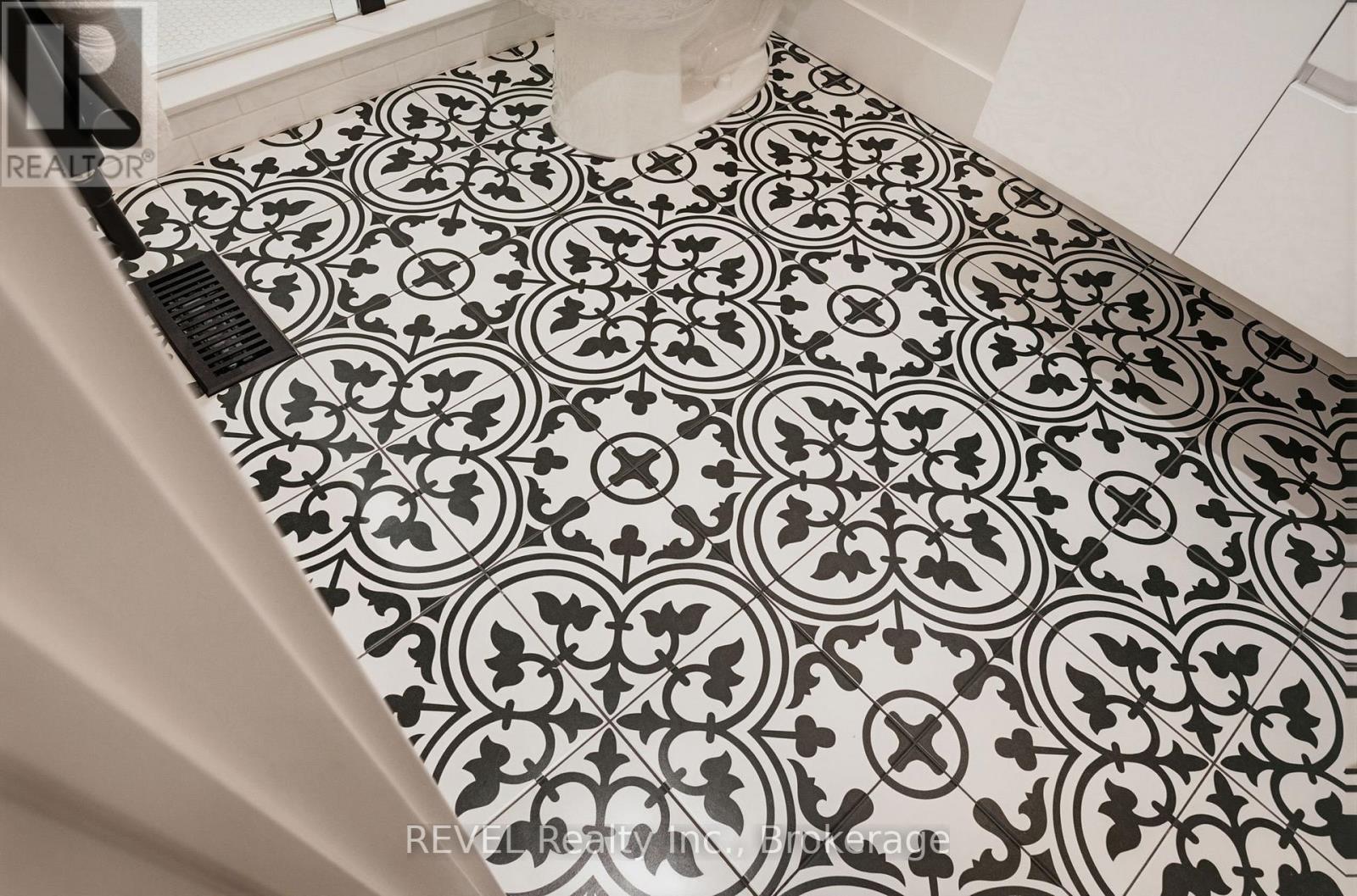 18 Lincoln Avenue, St. Catharines, Ontario  L2P 2C6 - Photo 16 - X12738884