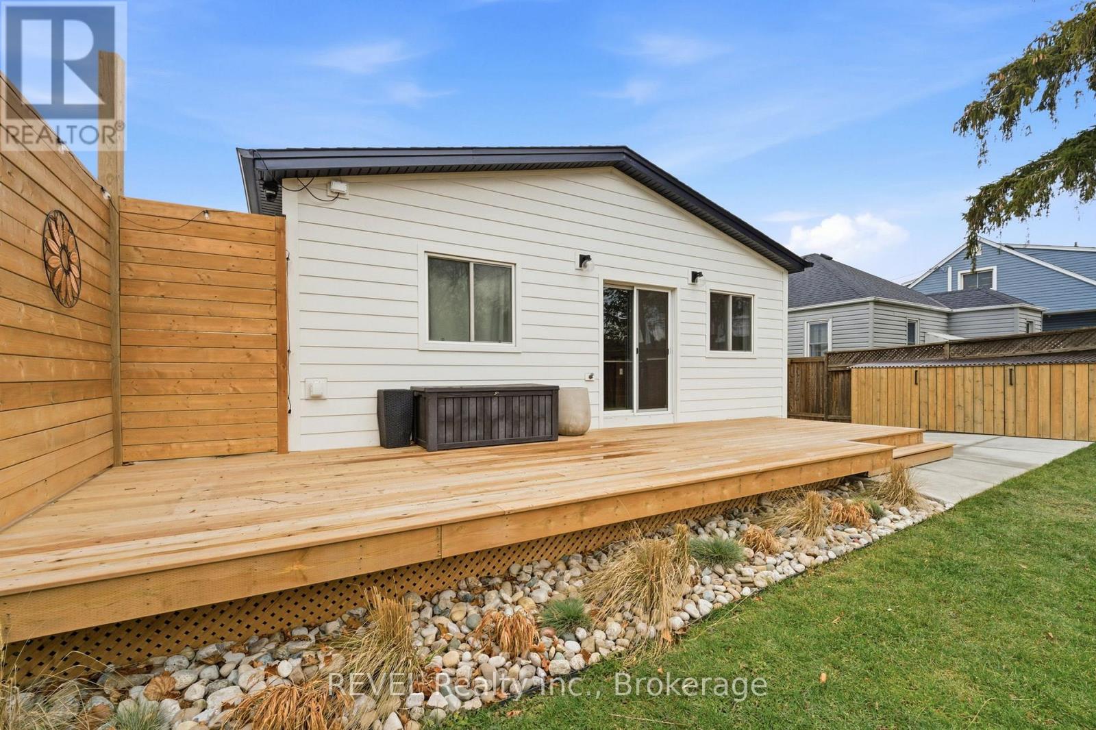 18 Lincoln Avenue, St. Catharines (Oakdale), Ontario  L2P 2C6 - Photo 30 - X12738884