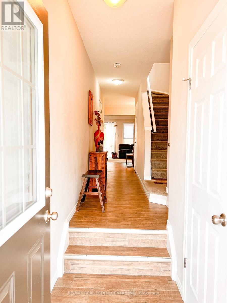 36 - 50 Pinnacle Drive, Kitchener, Ontario  N2P 0H8 - Photo 2 - X12834894